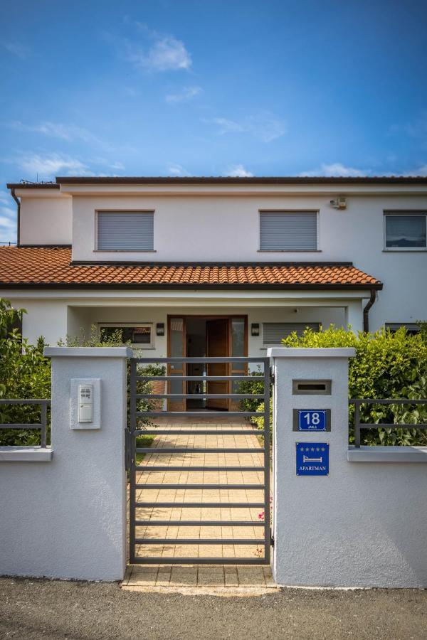 Terra Magica Deluxe Apartment Or Room With Private Parking, Terrace And Sea View Рийека Екстериор снимка
